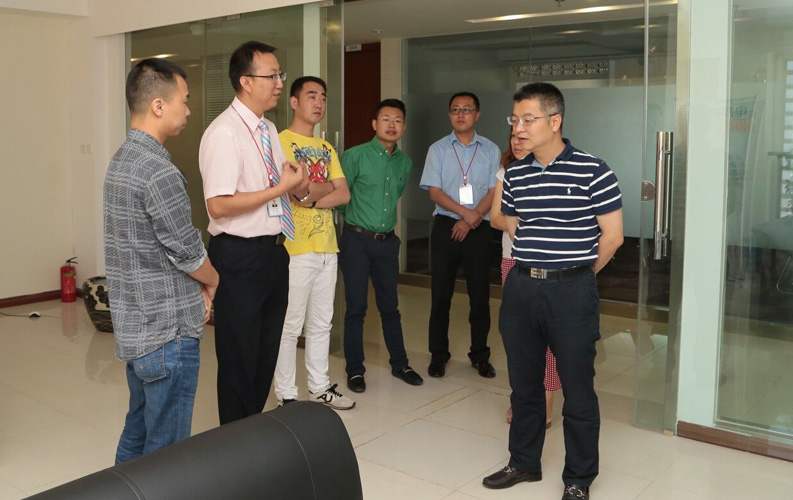 重庆市渝北区人民政府相关领导莅临凯发官网考察，双方将于近日签订投资合同，凯发官网将在重庆投资设立控股子公司-重庆天度网络信息技术有限公司，并建立200人规模的专业技术研发基地，此后将大大增强天度技术研发实力和公司综合优势